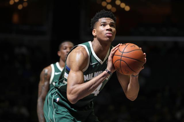 1626103576948098915.jpg 931132814-milwaukee-bucks-v-memphis-grizzlies.jpg.jpg